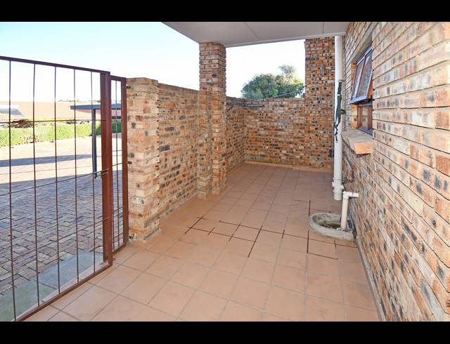 2 BEDROOM APARTMENT FOR SALE IN NORTH RIDING AH